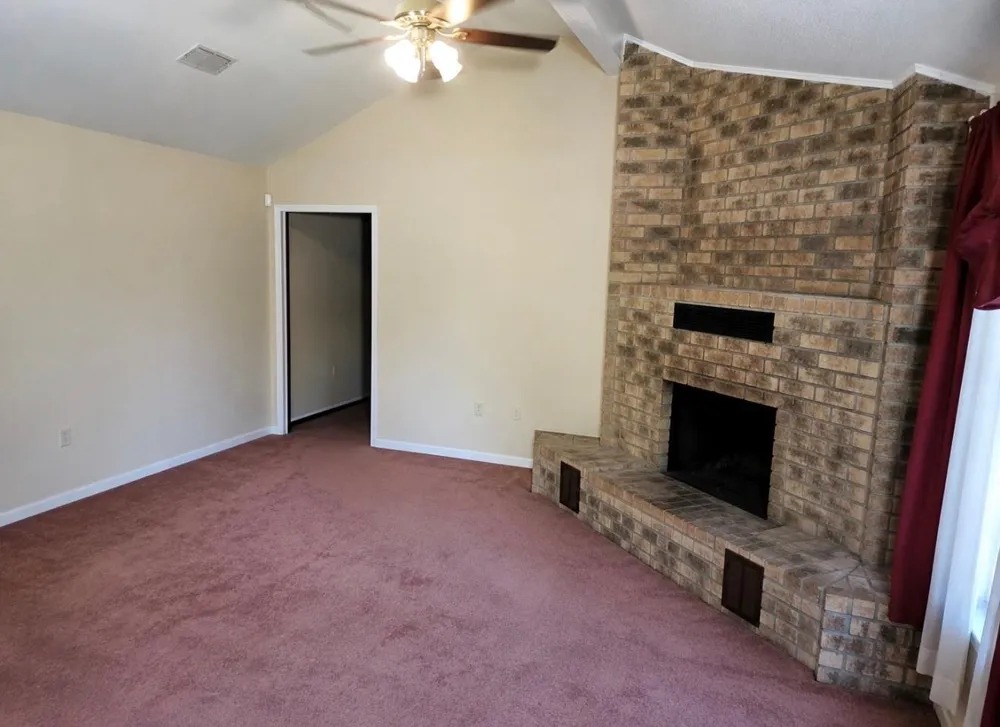 707 Willow Avenue Cleveland, TX 77327