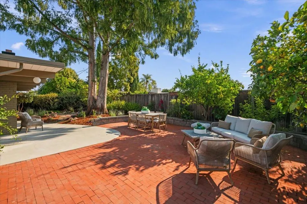 948 Brookgrove Lane Cupertino, CA 95014