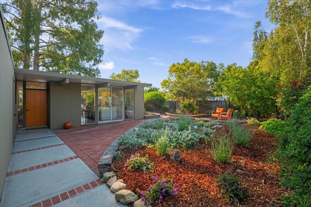 948 Brookgrove Lane Cupertino, CA 95014