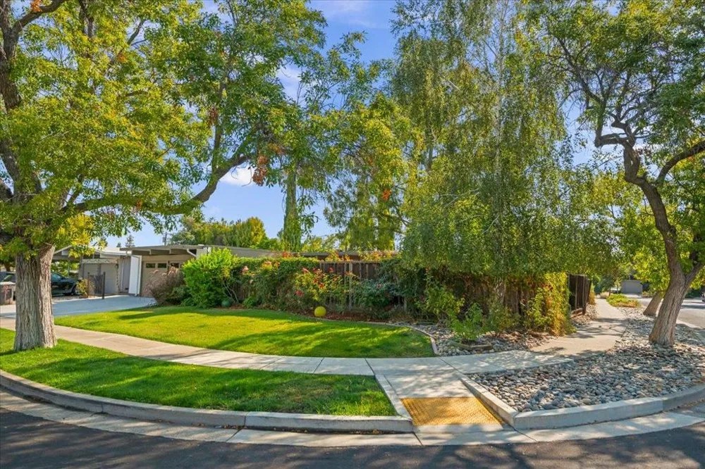 948 Brookgrove Lane Cupertino, CA 95014