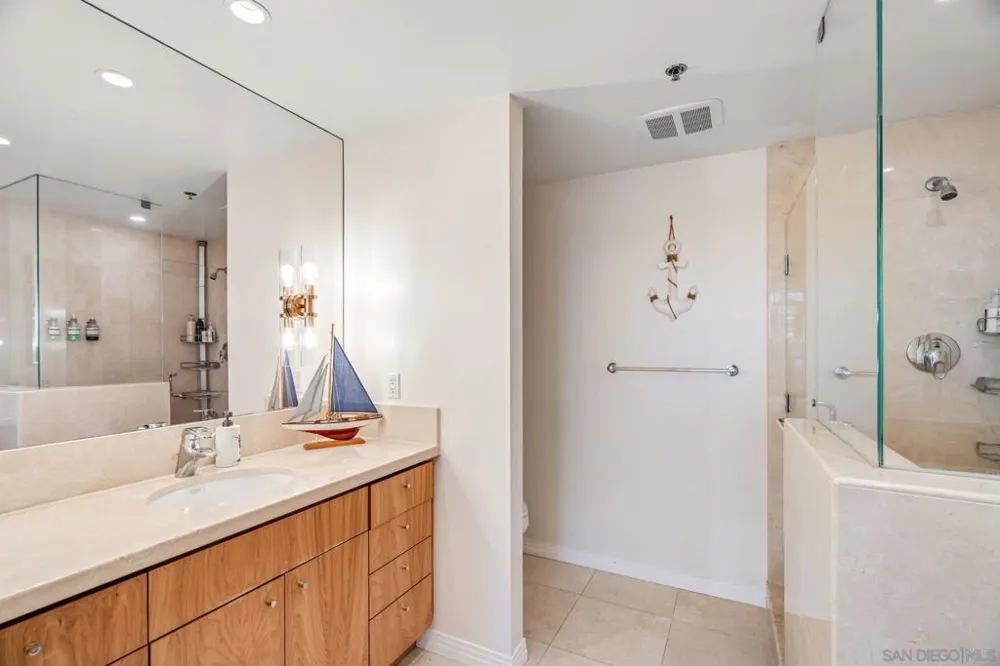 700 W Harbor Dr #705 San Diego, CA 92101