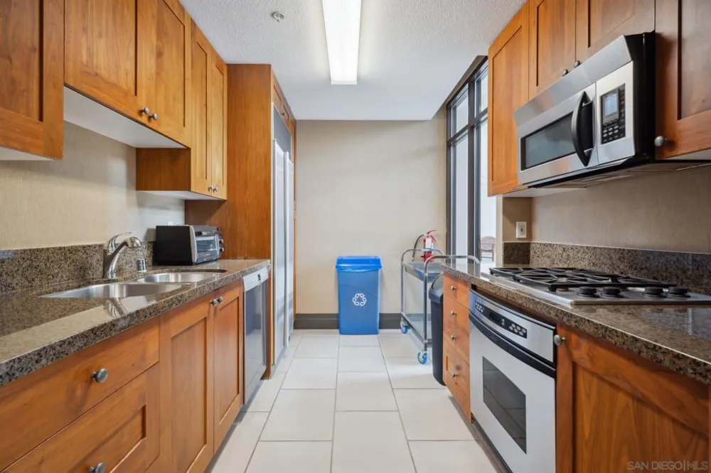 700 W Harbor Dr #705 San Diego, CA 92101