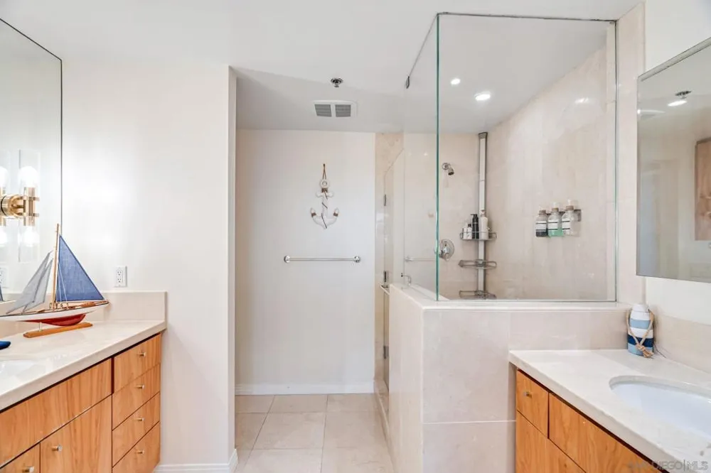 700 W Harbor Dr #705 San Diego, CA 92101