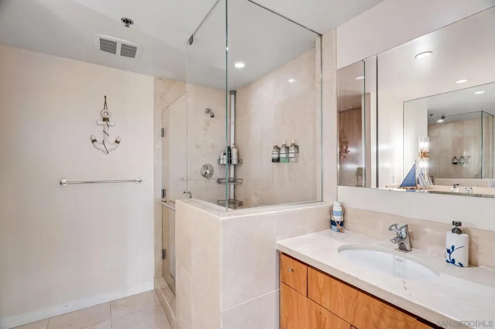 700 W Harbor Dr #705 San Diego, CA 92101
