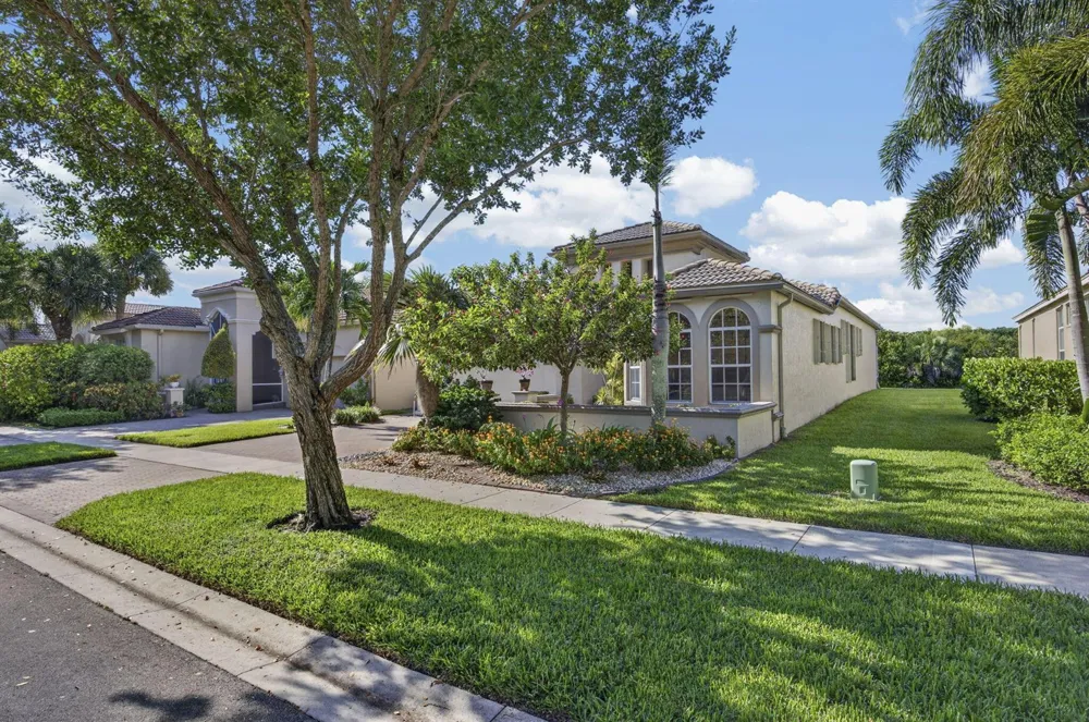 9902 Via Elegante Wellington, FL 33411