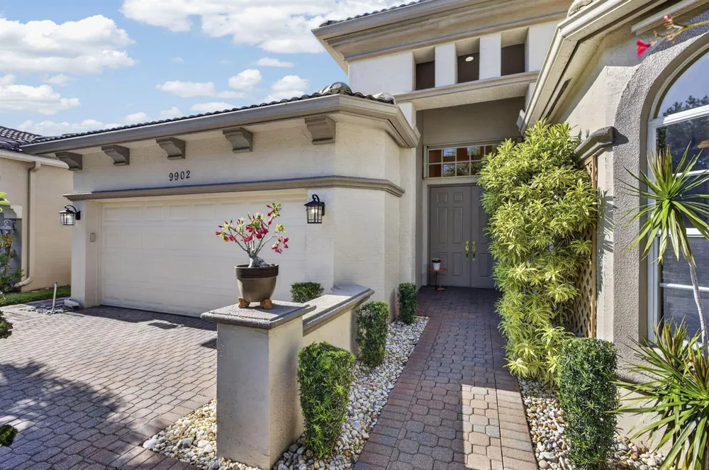 9902 Via Elegante Wellington, FL 33411