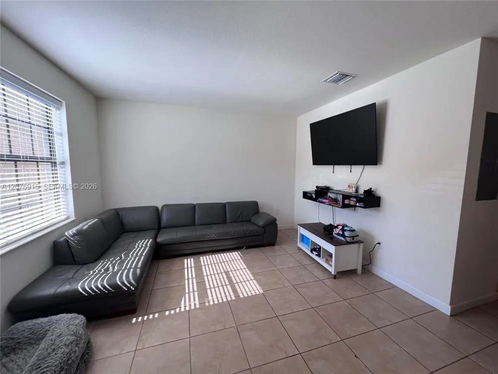 9335 W 33rd Ave Hialeah, FL 33018