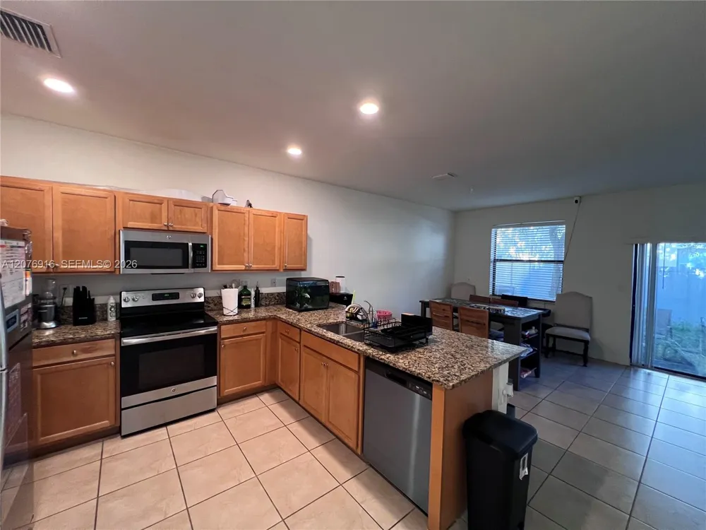9335 W 33rd Ave Hialeah, FL 33018