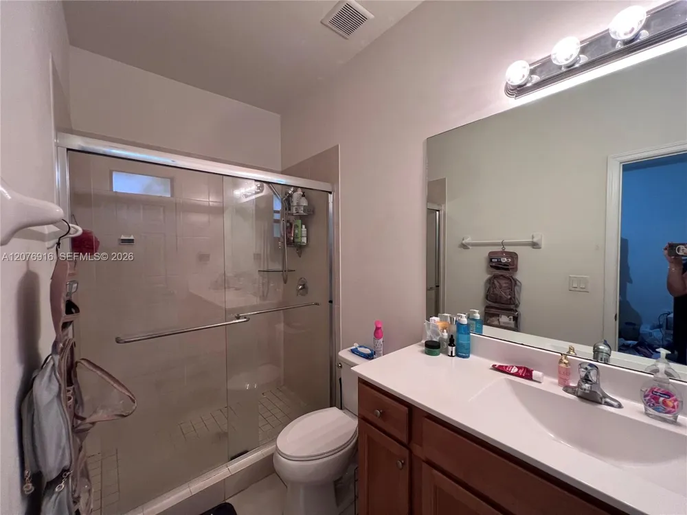 9335 W 33rd Ave Hialeah, FL 33018