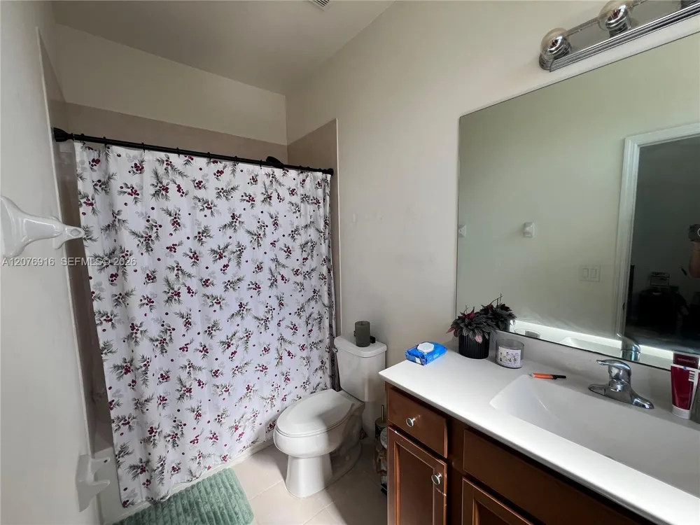 9335 W 33rd Ave Hialeah, FL 33018