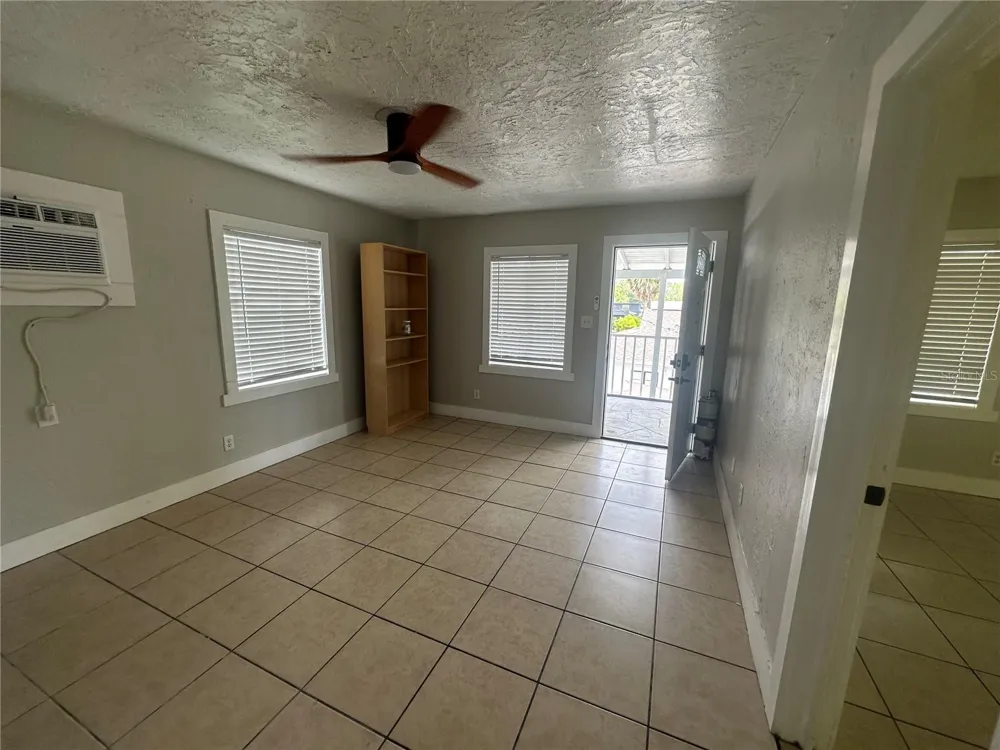 330 20TH AVENUE S #LOWER St Petersburg, FL 33705
