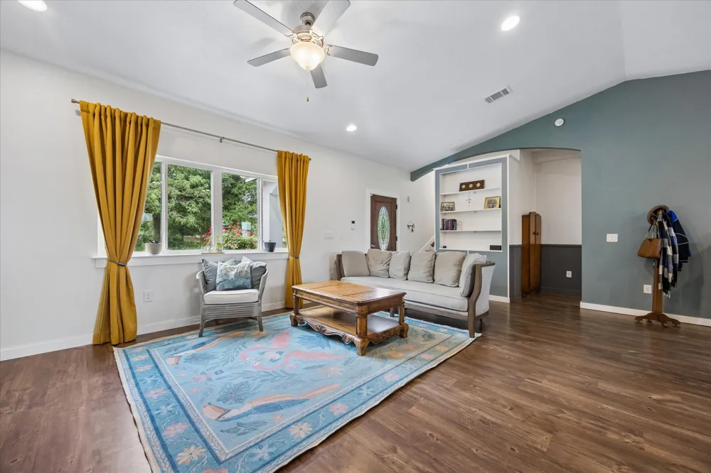 730 Spoke Hollow Road Lockhart, TX 78644