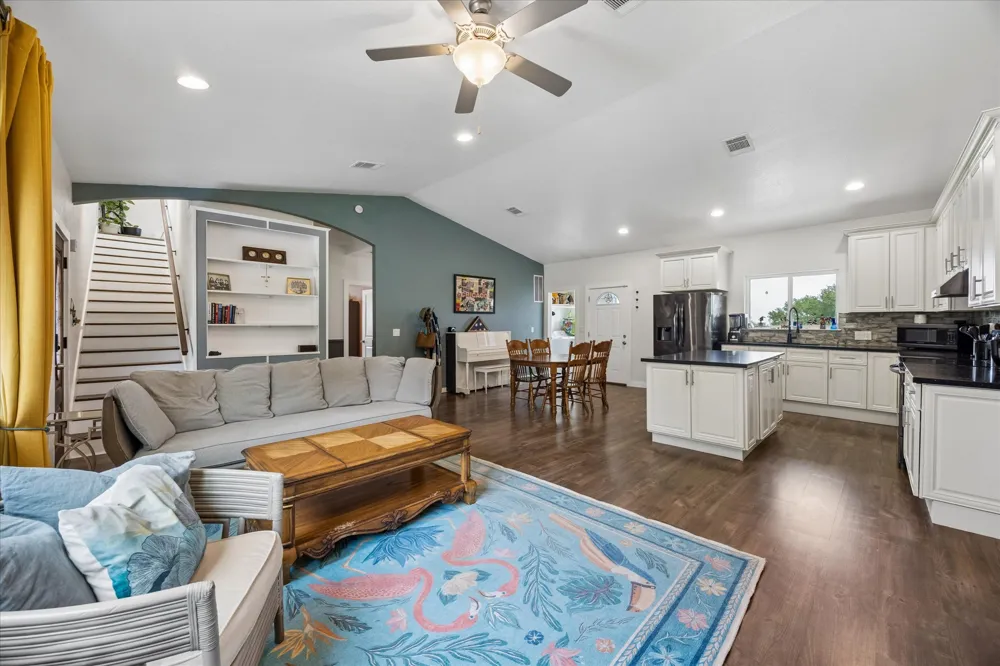 730 Spoke Hollow Road Lockhart, TX 78644