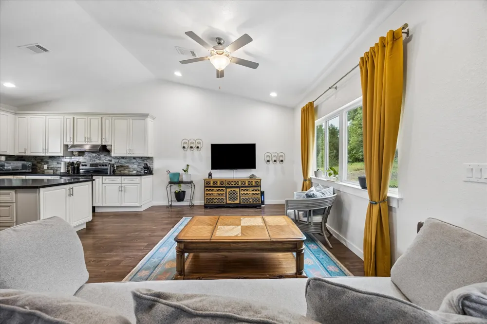 730 Spoke Hollow Road Lockhart, TX 78644