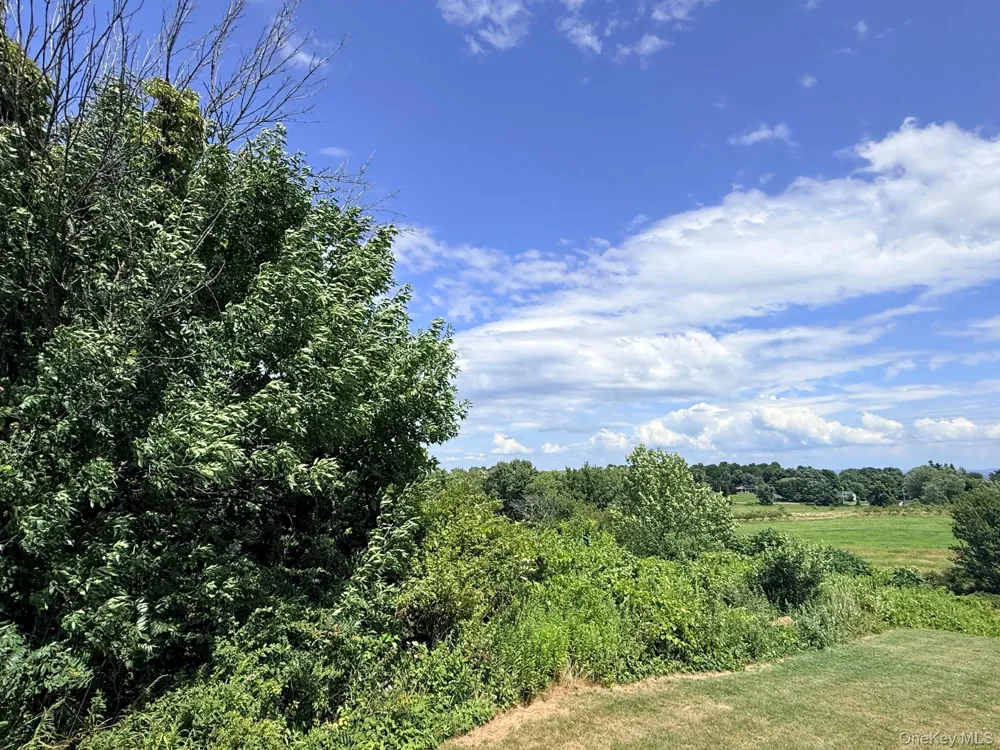 26 Quaker Hill Road Milton, NY 12547