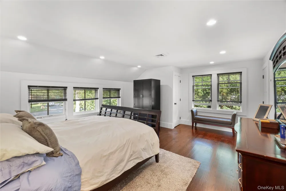 18 Green Meadow Lane Huntington, NY 11743