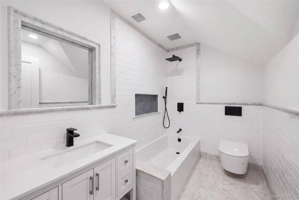 18 Green Meadow Lane Huntington, NY 11743