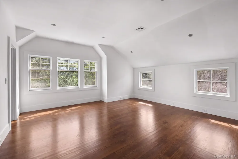 18 Green Meadow Lane Huntington, NY 11743