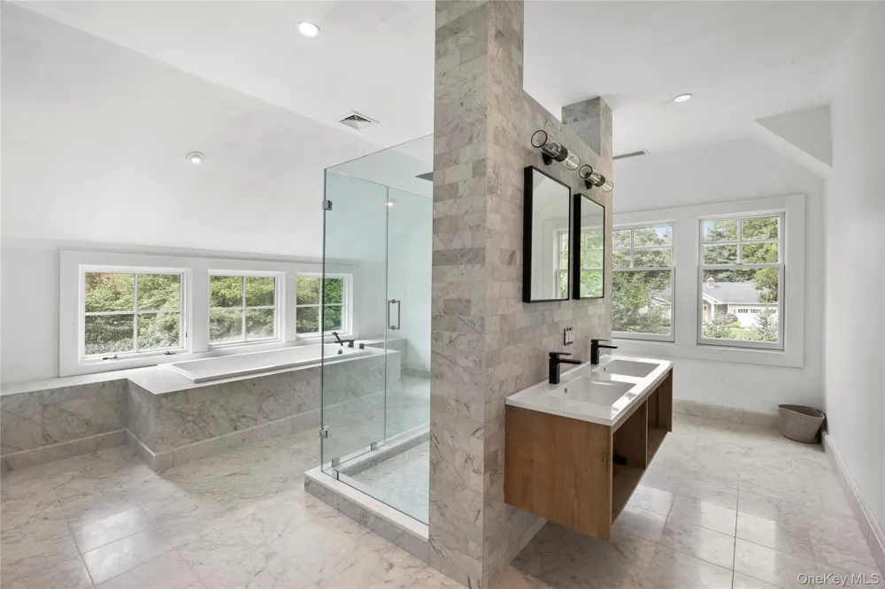 18 Green Meadow Lane Huntington, NY 11743
