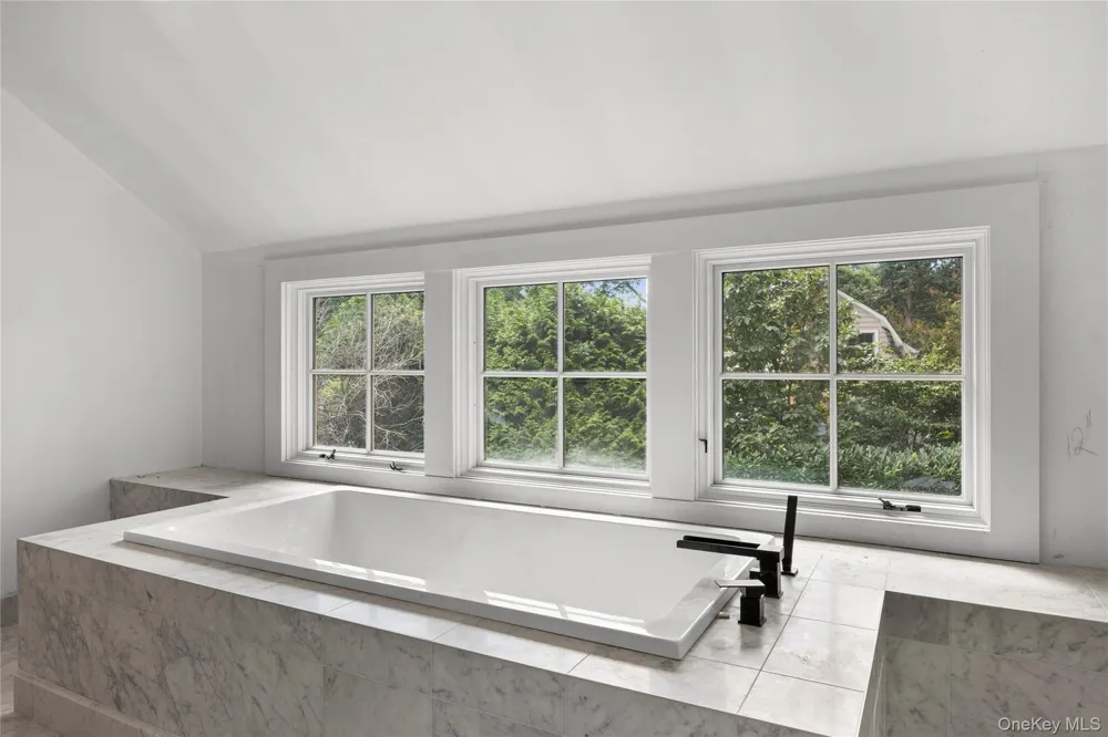 18 Green Meadow Lane Huntington, NY 11743