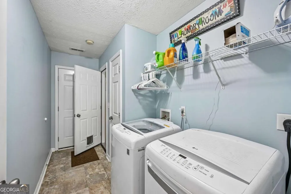 207 Overlook CT Dallas, GA 30157