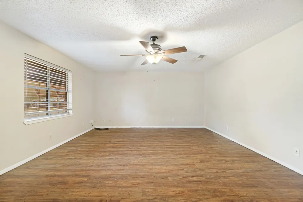2820 W Kaufman Street Paris, TX 75460