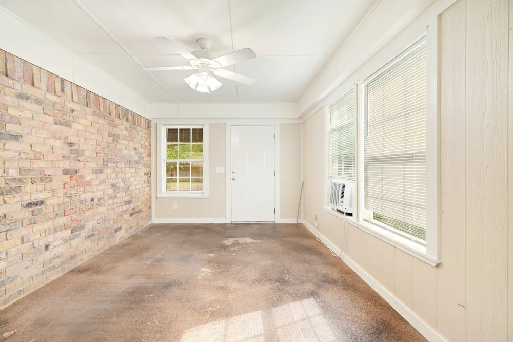 2820 W Kaufman Street Paris, TX 75460