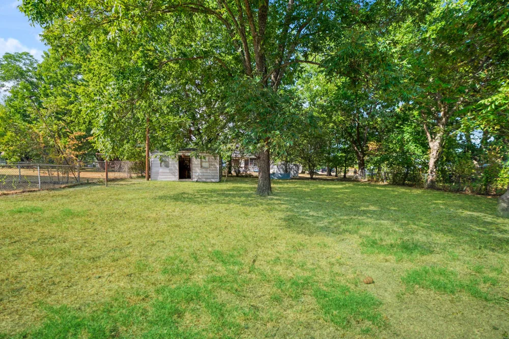 2820 W Kaufman Street Paris, TX 75460