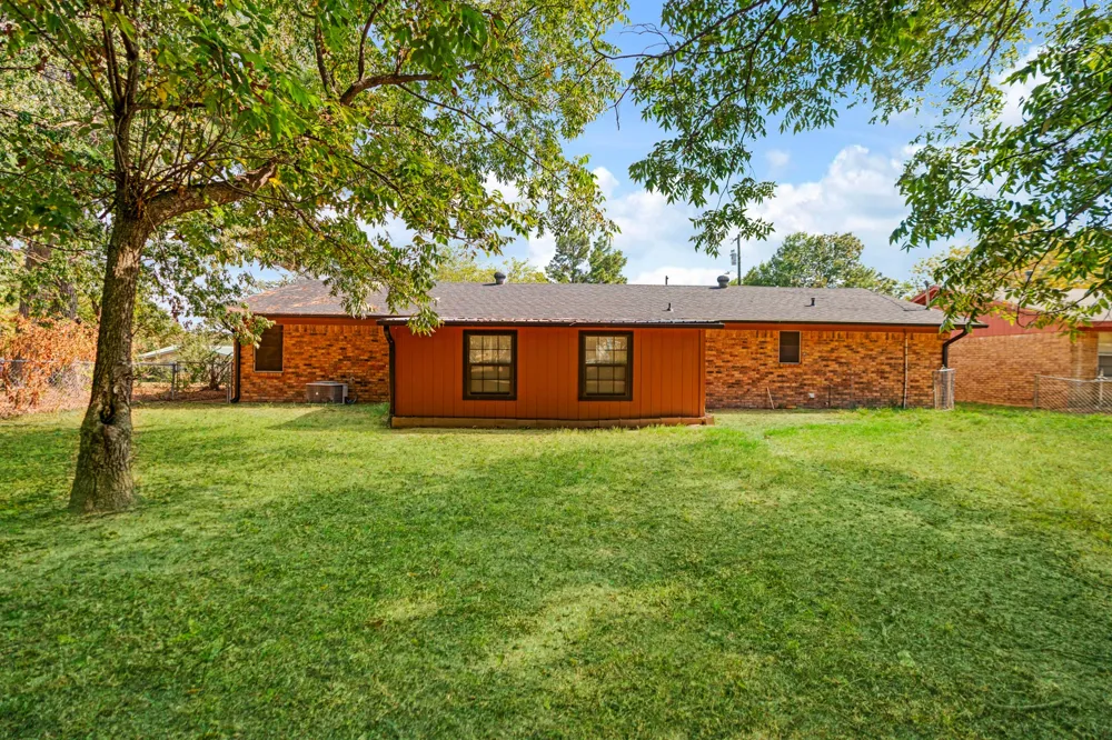 2820 W Kaufman Street Paris, TX 75460