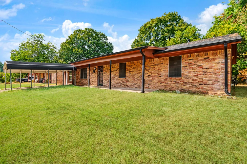 2820 W Kaufman Street Paris, TX 75460