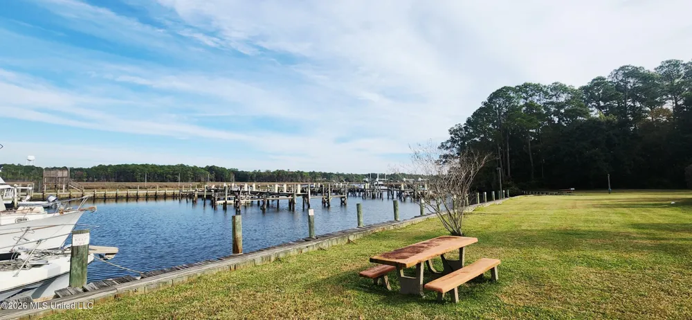 3230 Cumberland Road Ocean Springs, MS 39564