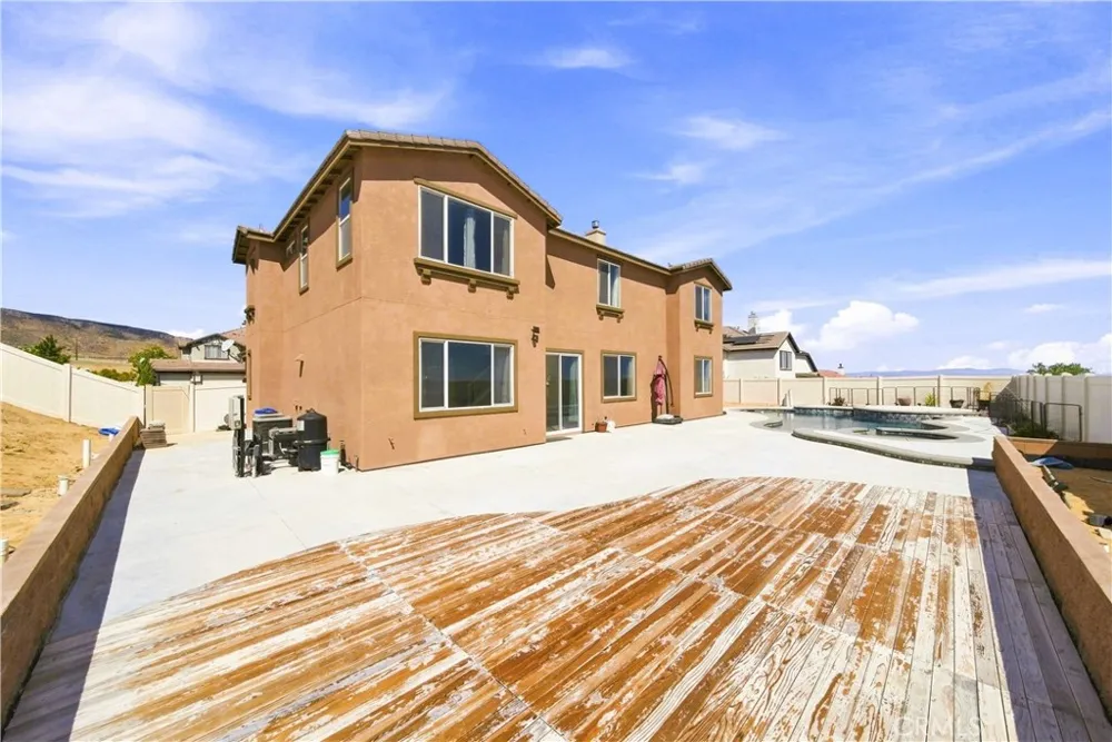 41648 Retsina Street Palmdale, CA 93551