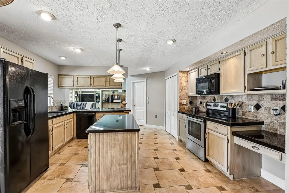 1424 DUMONT DRIVE Valrico, FL 33596