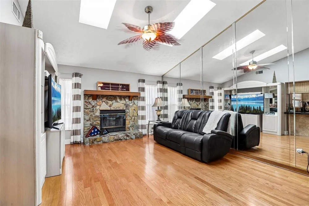 1424 DUMONT DRIVE Valrico, FL 33596