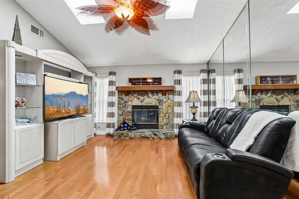 1424 DUMONT DRIVE Valrico, FL 33596