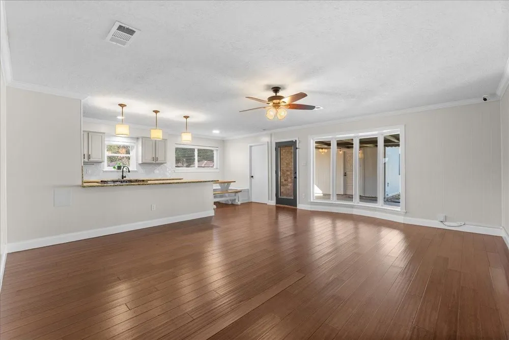 15703 Blackhawk Boulevard Friendswood, TX 77546