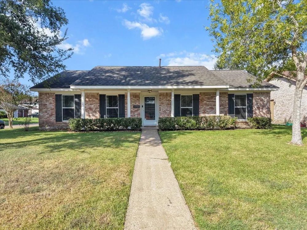 15703 Blackhawk Boulevard Friendswood, TX 77546