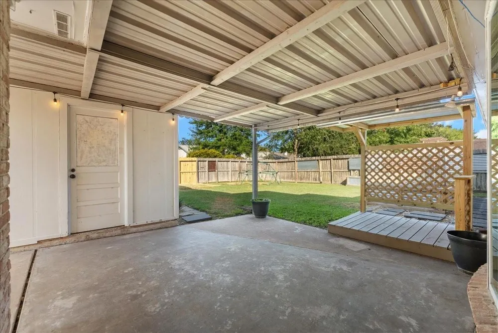 15703 Blackhawk Boulevard Friendswood, TX 77546