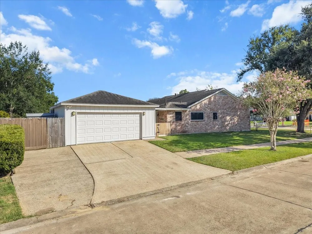 15703 Blackhawk Boulevard Friendswood, TX 77546