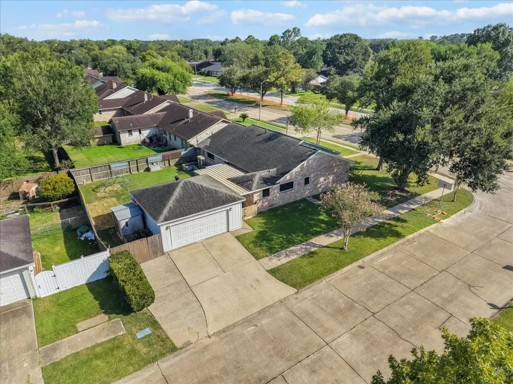 15703 Blackhawk Boulevard Friendswood, TX 77546