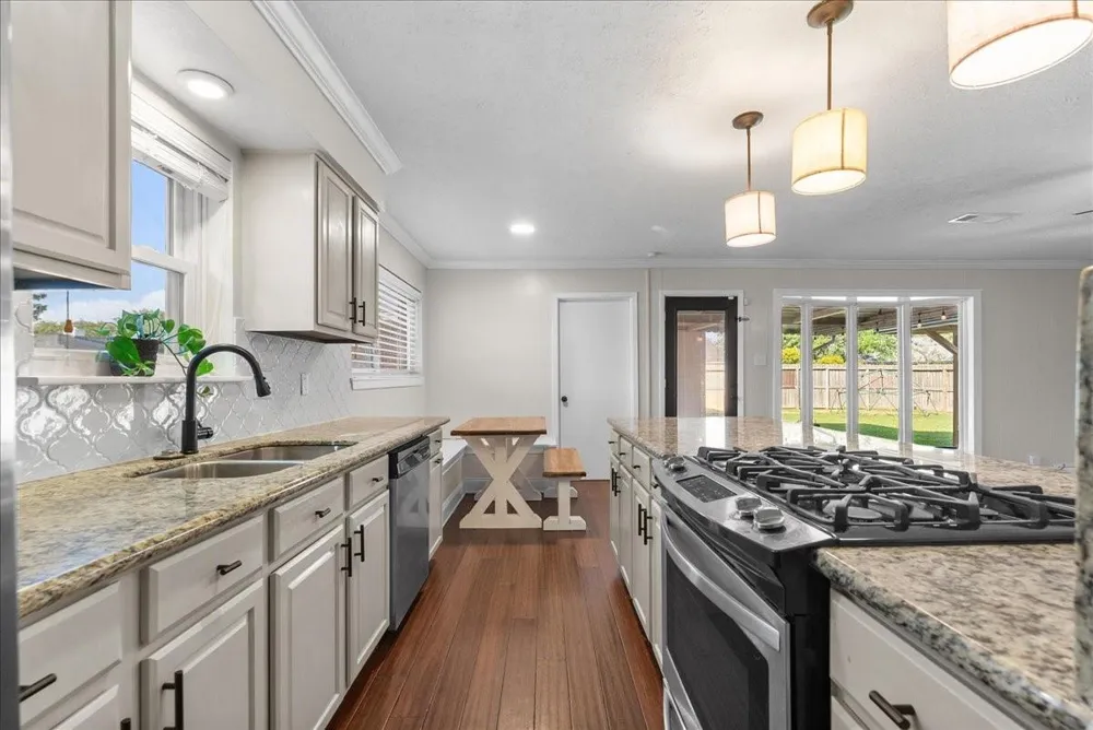 15703 Blackhawk Boulevard Friendswood, TX 77546