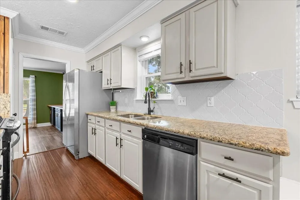 15703 Blackhawk Boulevard Friendswood, TX 77546
