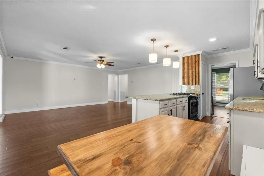 15703 Blackhawk Boulevard Friendswood, TX 77546