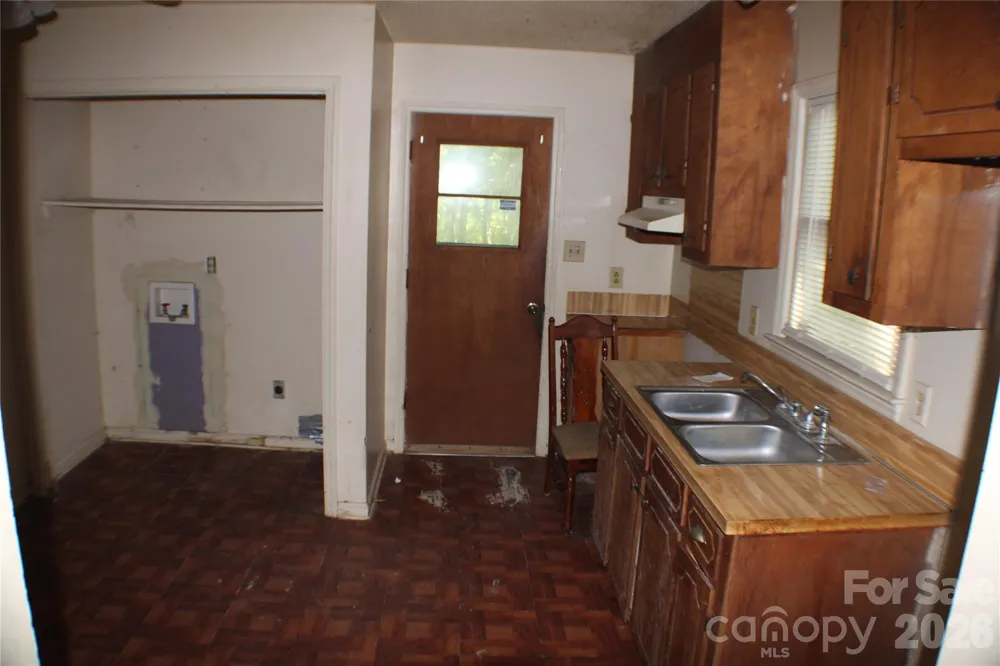 6782 Glover Lane Stanley, NC 28164