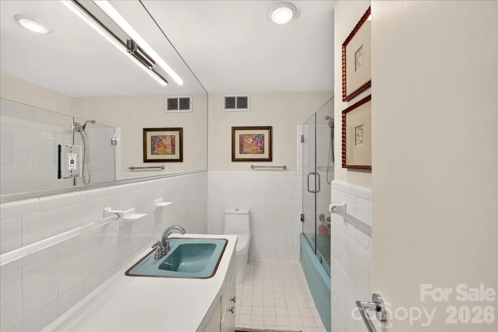 1300 Queens Road #209 Charlotte, NC 28207