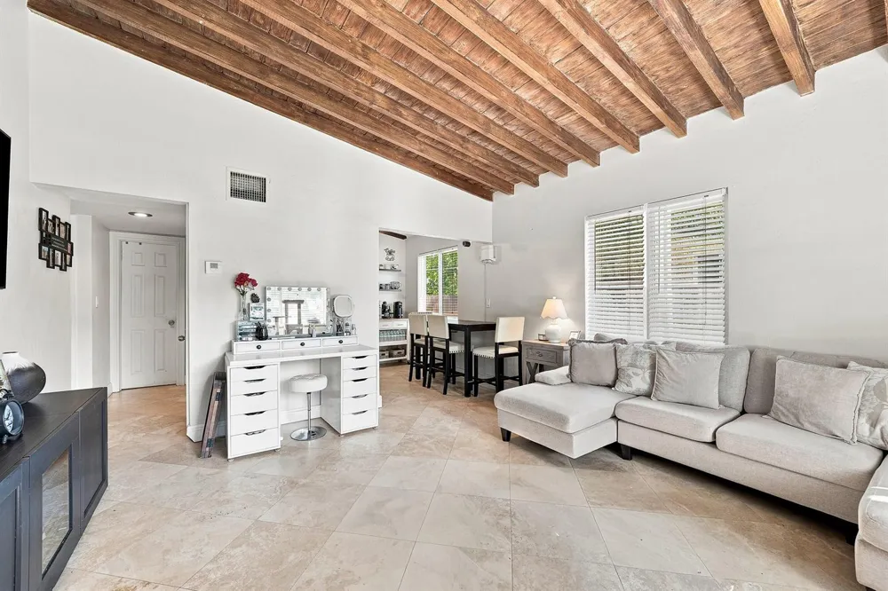 1839 SW 4th Avenue Fort Lauderdale, FL 33315
