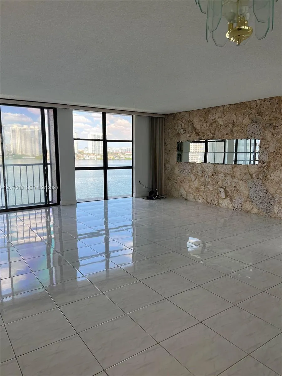 17500 Bay Rd #S907 Sunny Isles Beach, FL 33160