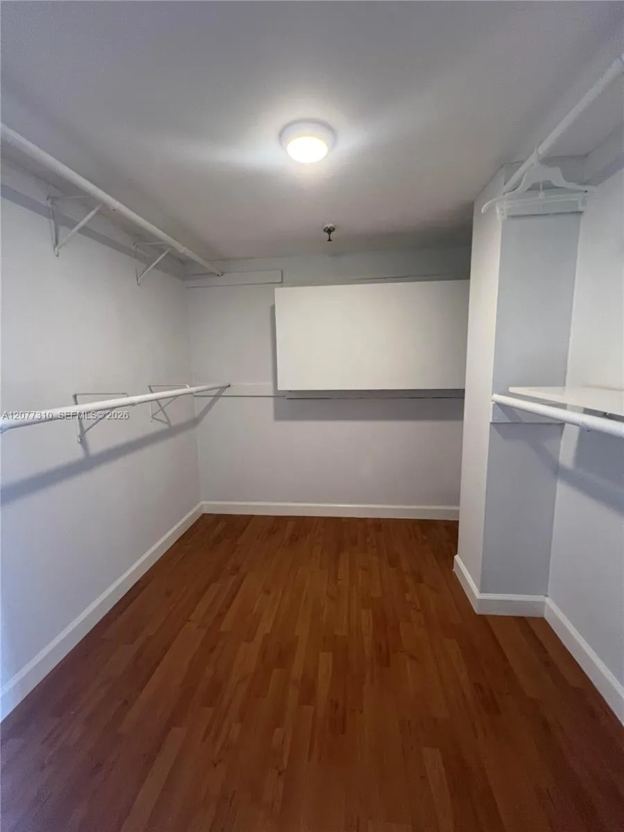 17500 Bay Rd #S907 Sunny Isles Beach, FL 33160