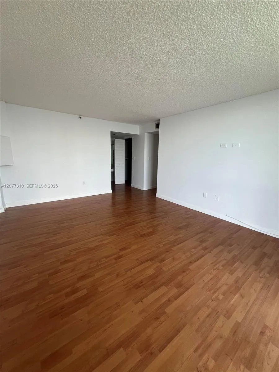 17500 Bay Rd #S907 Sunny Isles Beach, FL 33160