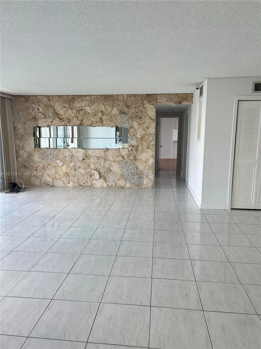 17500 Bay Rd #S907 Sunny Isles Beach, FL 33160